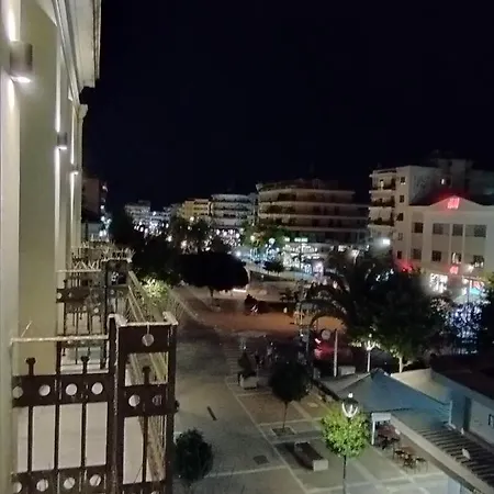 στη στοά βαρβουτσή στούντιο νούμερο 4 *