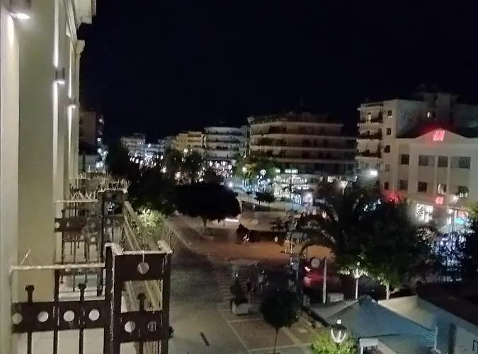 στη στοά βαρβουτσή στούντιο νούμερο 4 *